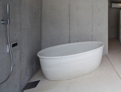 南山の家・信楽陶浴槽新型「楕円」
